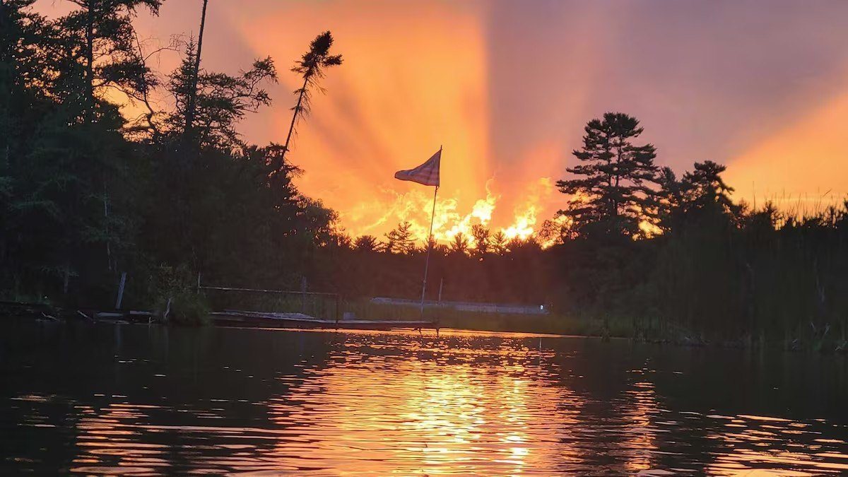 Cozy 2-bedroom cabin on Rapid River right down the road from Torch Lake